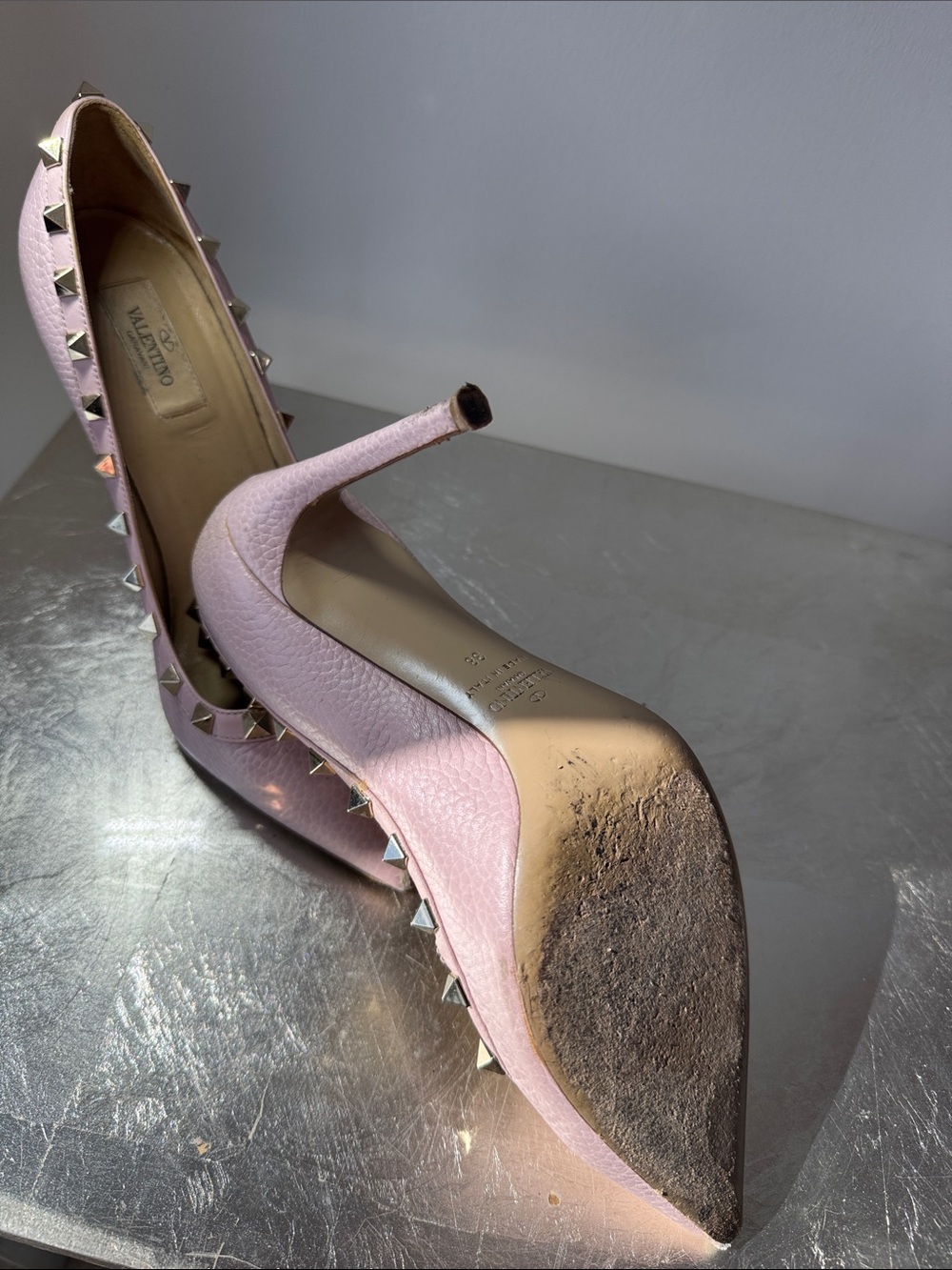 Valentino Pale Pink Leather Rockstud Pointed-Toe Pumps - Picture 5 of 5